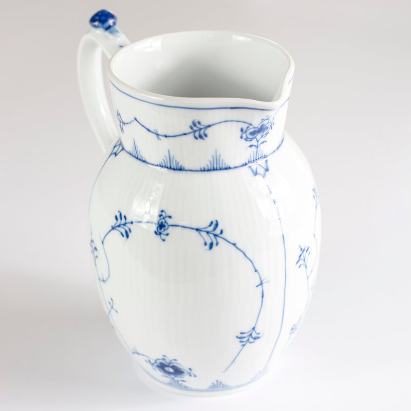 hand decorated porcelain jug 90 cl capacity