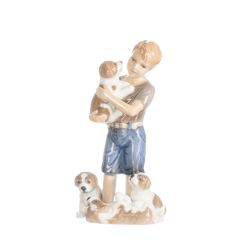 statuina ragazzo con cuccioli in porcellana decorata a mano