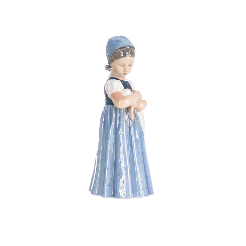 statuina bimba con bambola blu in porcellana decorata a mano