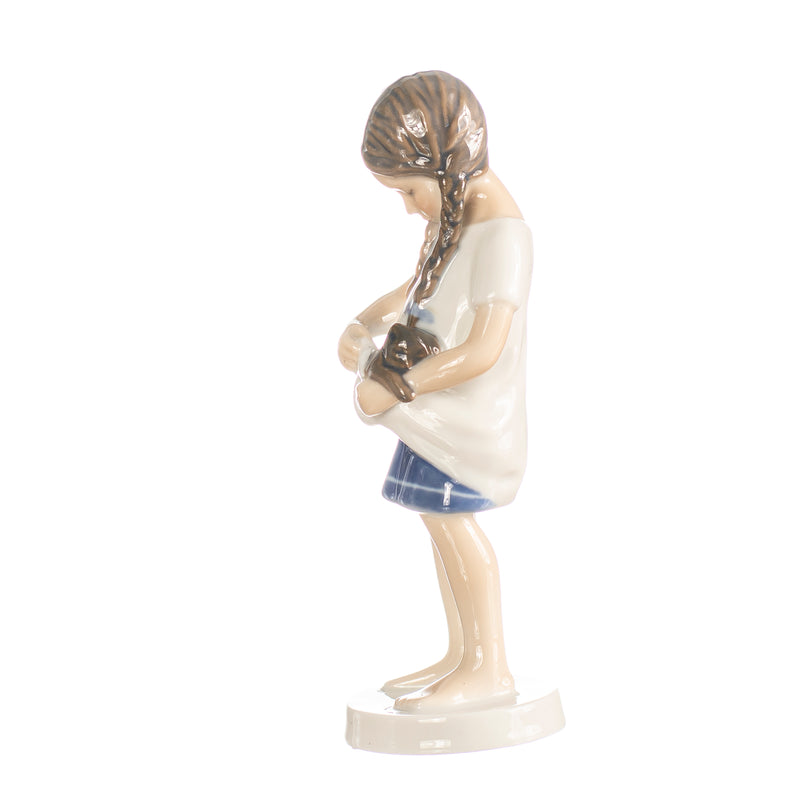 statuina bimba con trecce in porcellana decorata a mano