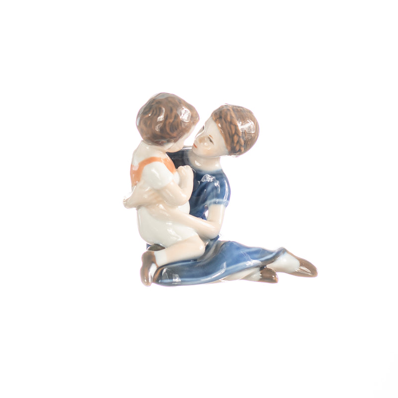statuina coppia bimbi in porcellana decorata a mano