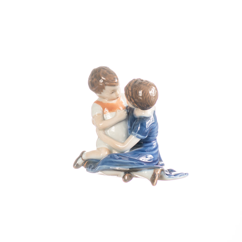 statuina coppia bimbi in porcellana decorata a mano